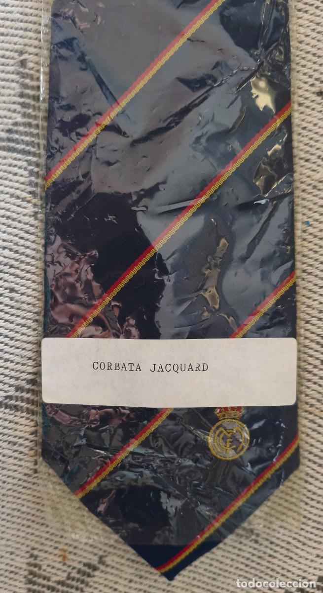 Segunda mano: Corbata con escudo del Real Madrid. Corbata Jacquard - Foto 10