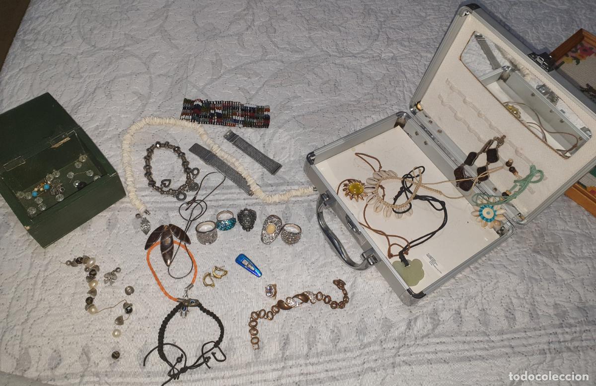 Segunda mano: LOTE JOYEROS Y BISUTER&Iacute;A COLGANTES ANILLOS PENDIENTES