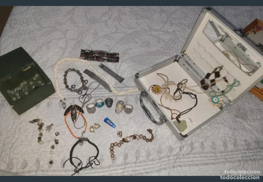 Segunda mano: LOTE BISUTER&Iacute;A: COLGANTES, ANILLOS, PULSERAS, PENDIENTES
