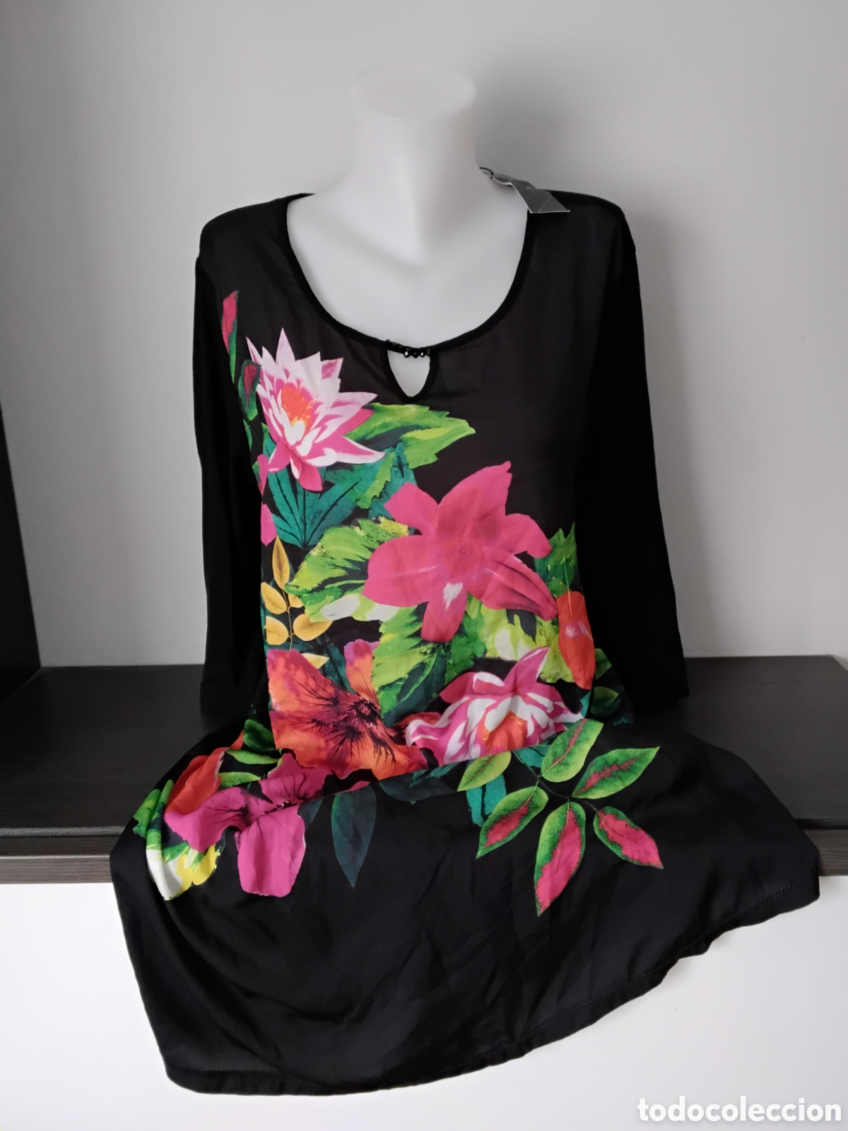 Segunda mano: Vestido Negro Estampado Flores