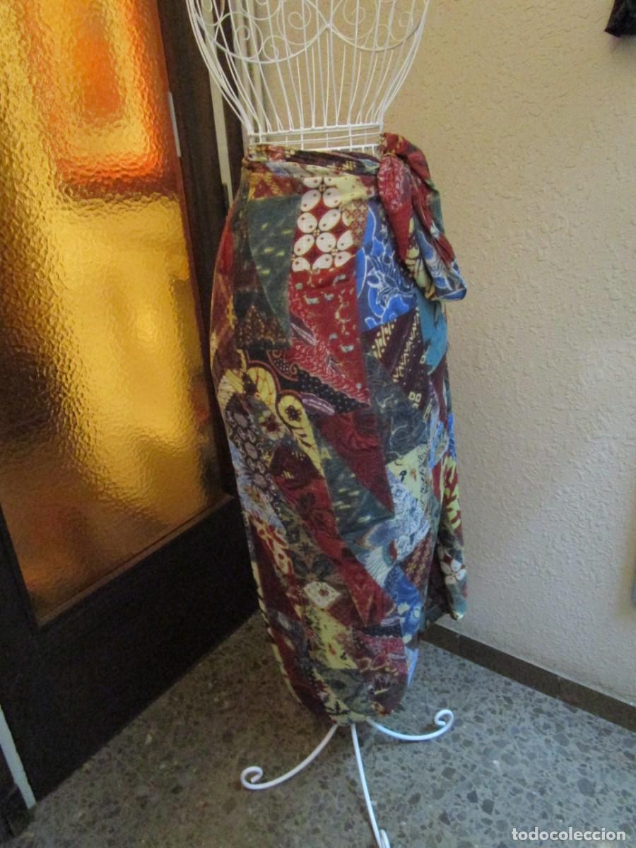 Segunda mano: PAREO CON ESTAMPADO MULTICOLOR PARA PLAYA O PISCINA - Foto 3