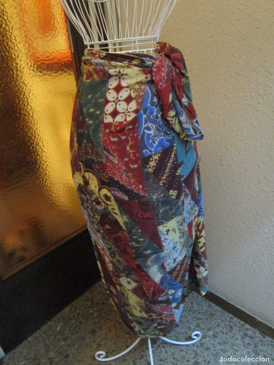 Segunda mano: PAREO CON ESTAMPADO MULTICOLOR PARA PLAYA O PISCINA - Foto 5