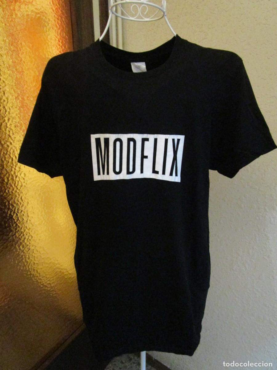 Segunda mano: CAMISETA NEGRA UNISEX B & C COLLECTION