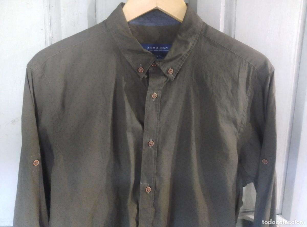 Segunda mano: Camisa manga larga Zara Man. Caqui con lunares, puntitos. Slim Fit. Talla L
