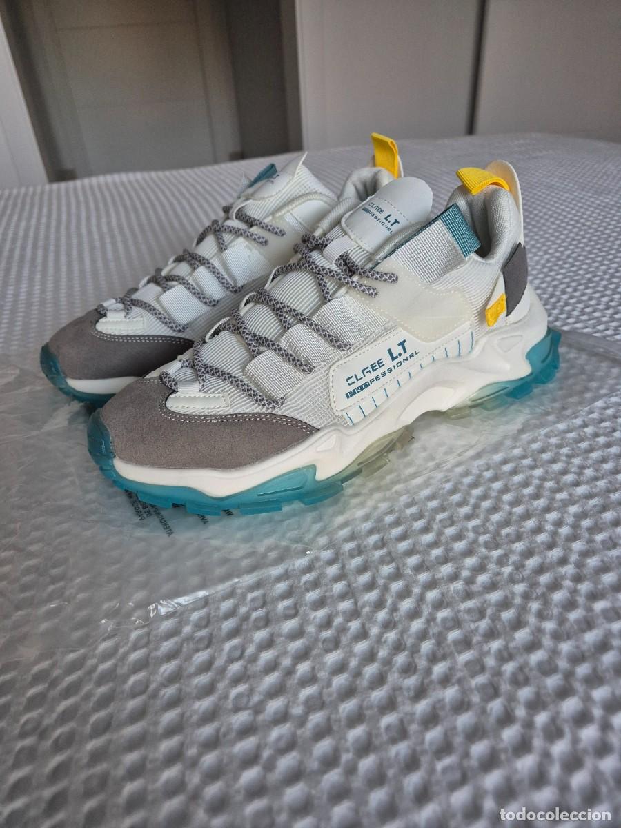 Segunda mano: Zapatillas Deporte Blancas Azules Grises CLREE Pro