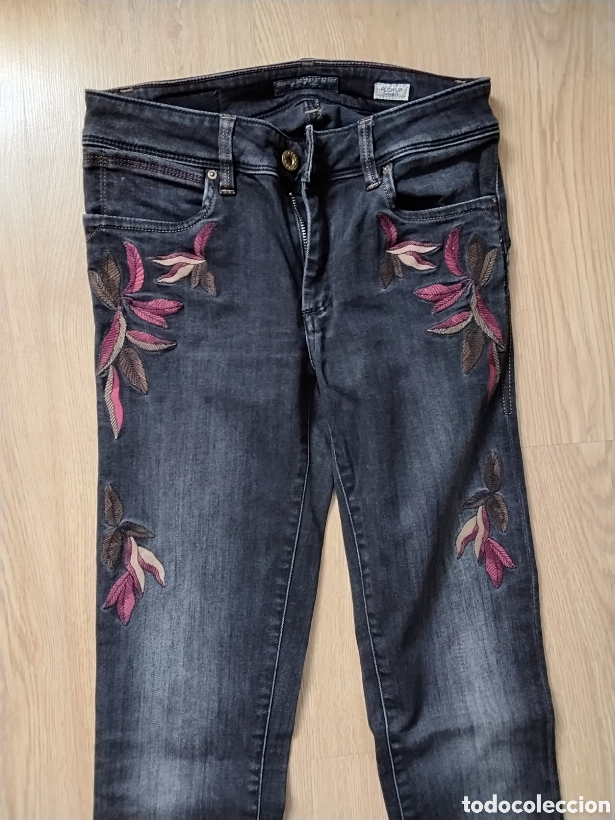 Segunda mano: Pantal&oacute;n Salsa Vaquero Flores