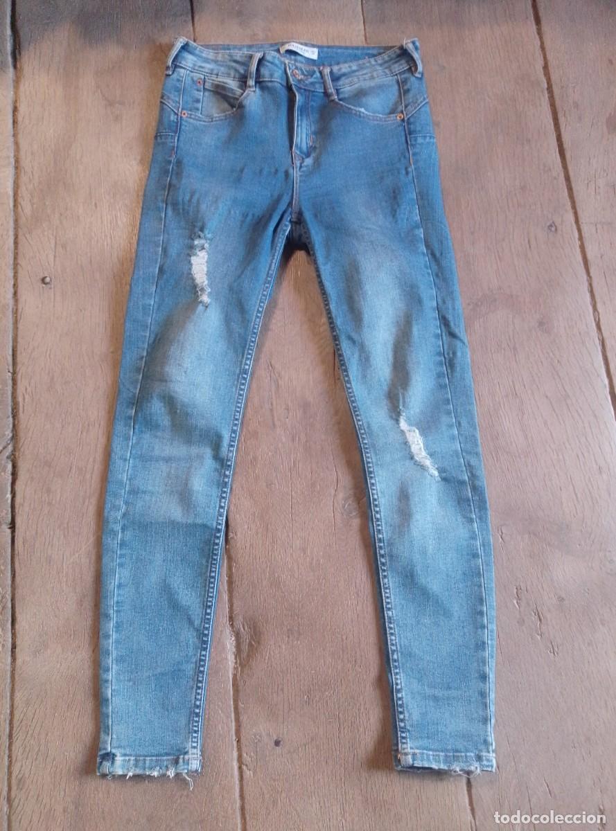 Segunda mano: Vaqueros ajustados el&aacute;sticos Pull & Bear. Talla 38