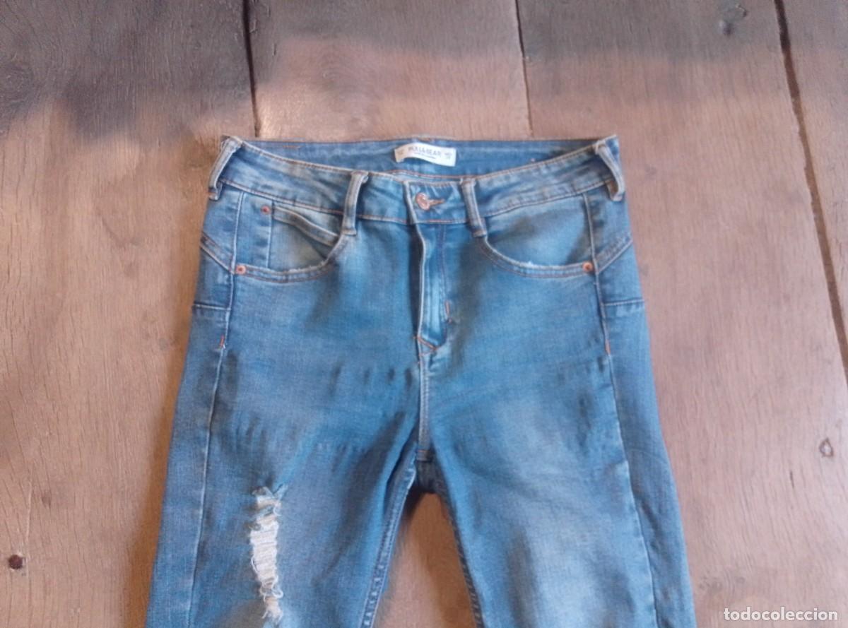 Segunda mano: Vaqueros ajustados el&aacute;sticos Pull & Bear. Talla 38 - Foto 2