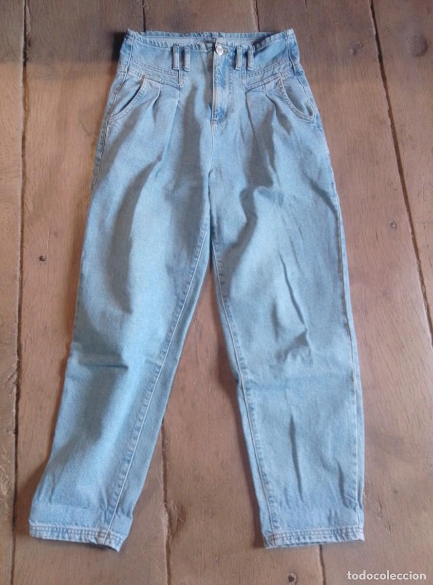 Segunda mano: Vaqueros cintura alta. Mom fit. Stradivarius. Talla 36