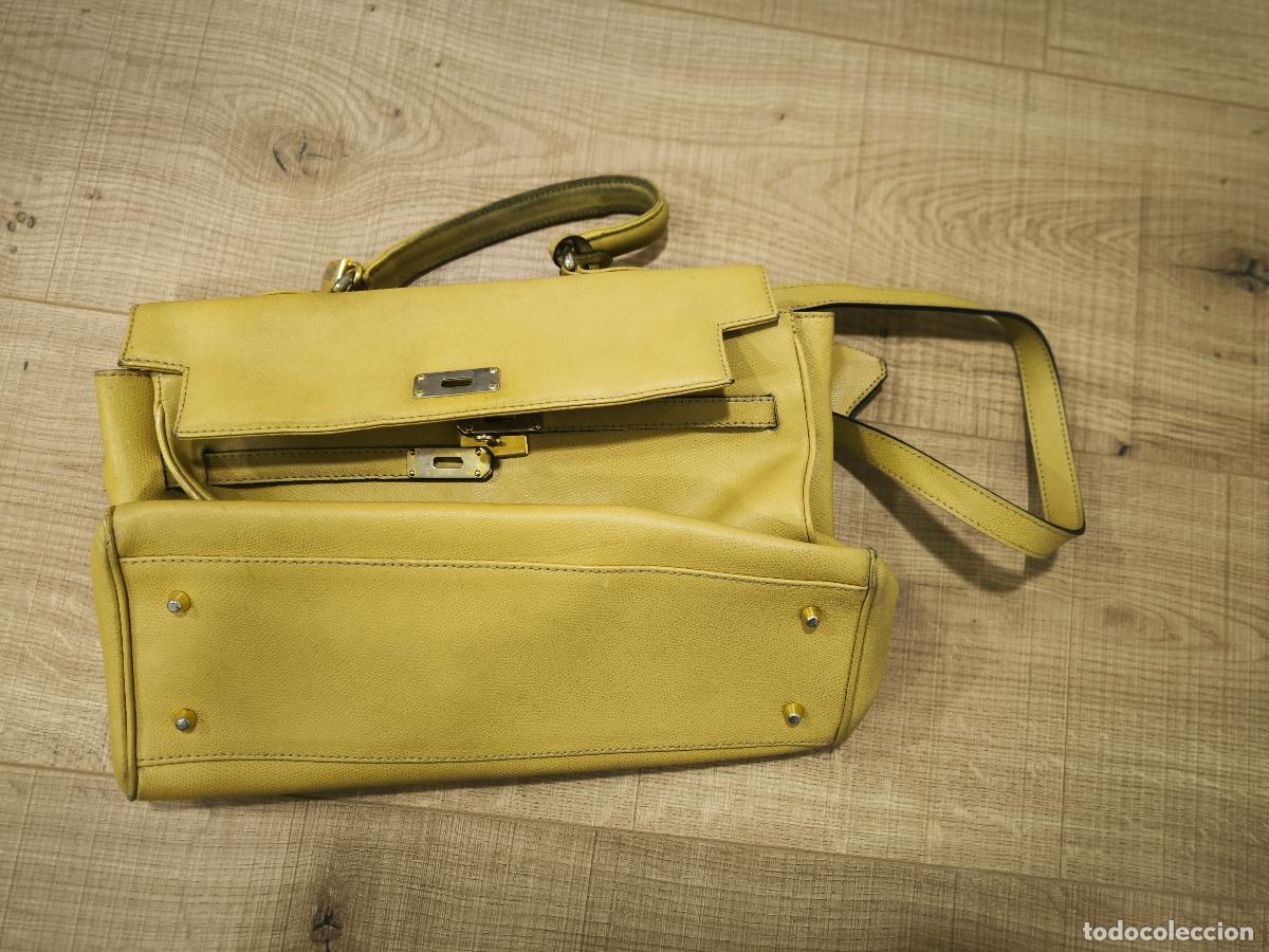 Segunda mano: Bolso Tipo Kelly Amarillo Con Asa Y Bandolera &ndash; Estilo Elegante Atemporal &ndash; Cierre Met&aacute;lico