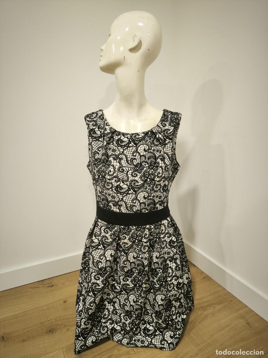 Segunda mano: Vestido Elegante Estampado Encaje Blanco Y Negro &ndash; Confecci&oacute;n Sastrer&iacute;a &ndash; Talla M Aprox.