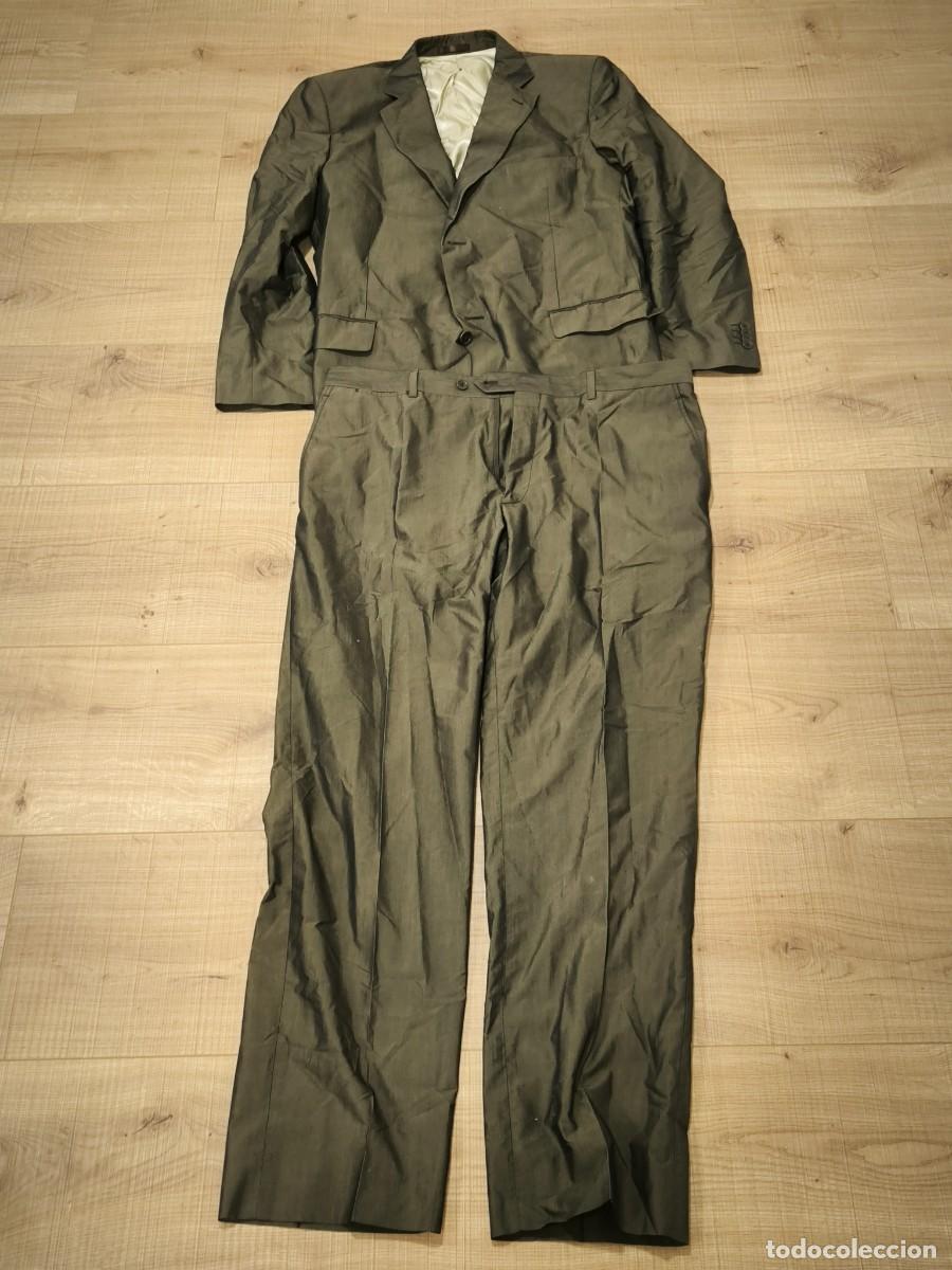 Segunda mano: Traje F&oacute;rmula Joven Talla 56 &ndash; Elegancia Tornasolada Para Impactar Con Distinci&oacute;n