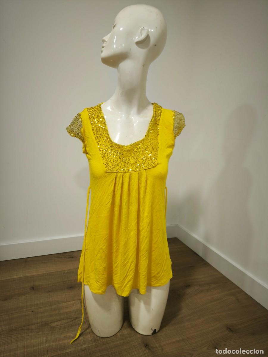 Segunda mano: Blusa Amarilla Con Lentejuelas Talla S/M &ndash; Brillo Y Vuelo Para Destacar Con Luz Propia