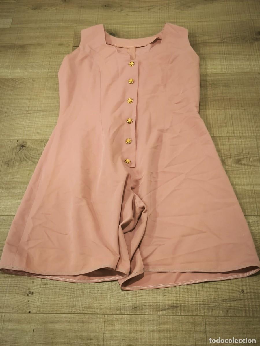 Segunda mano: Vestido Rosa Empolvado Talla M &ndash; Confecci&oacute;n De Sastrer&iacute;a Con Botones Joya Dorados