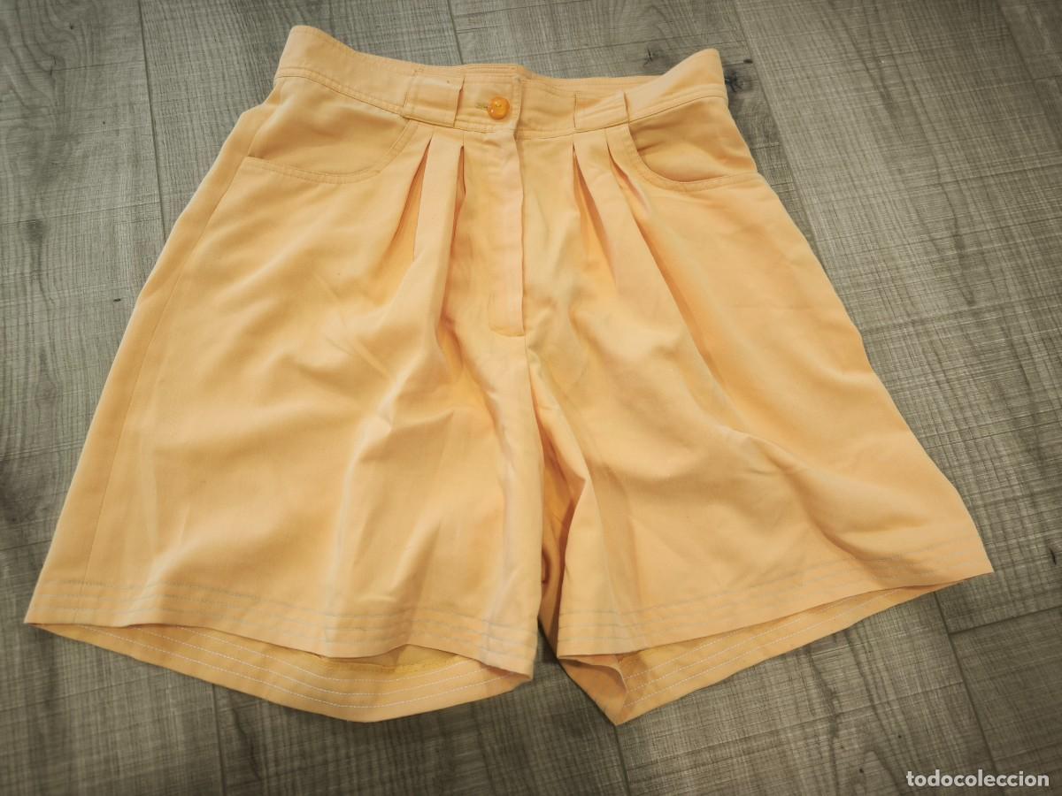 Segunda mano: Short Vintage Talle Alto Amarillo Pastel Talla M &ndash; Pinzas Y Estilo Retro Atemporal