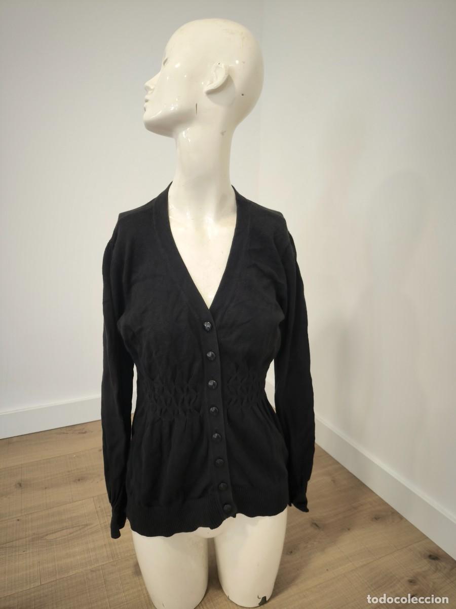 Segunda mano: Chaqueta Punto Negra Talla XL &ndash; Cintura Fruncida Y Escote Pico Para Una Silueta De Reloj