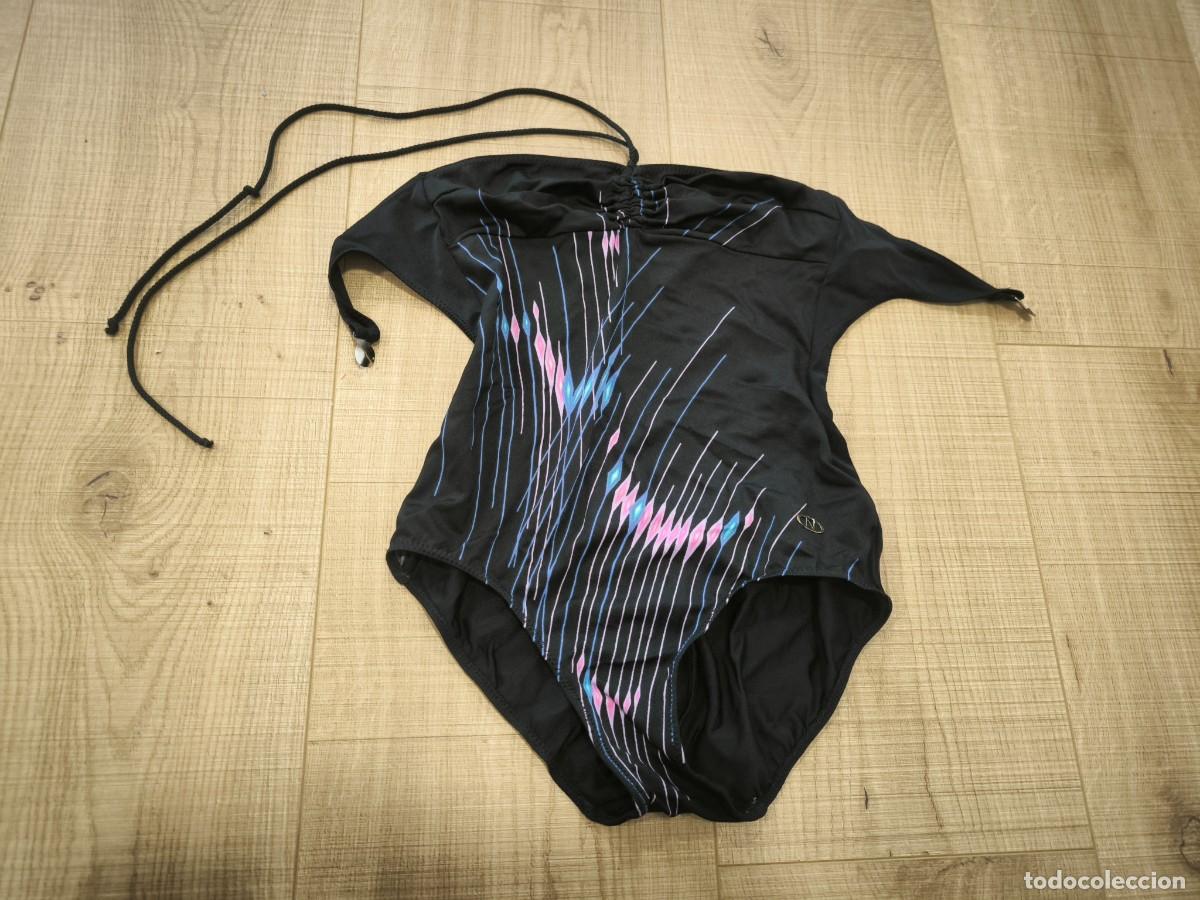 Segunda mano: Ba&ntilde;ador Negro Estampado Talla S &ndash; Cuello Halter Y Dise&ntilde;o Favorecedor Para Lucir Tipazo
