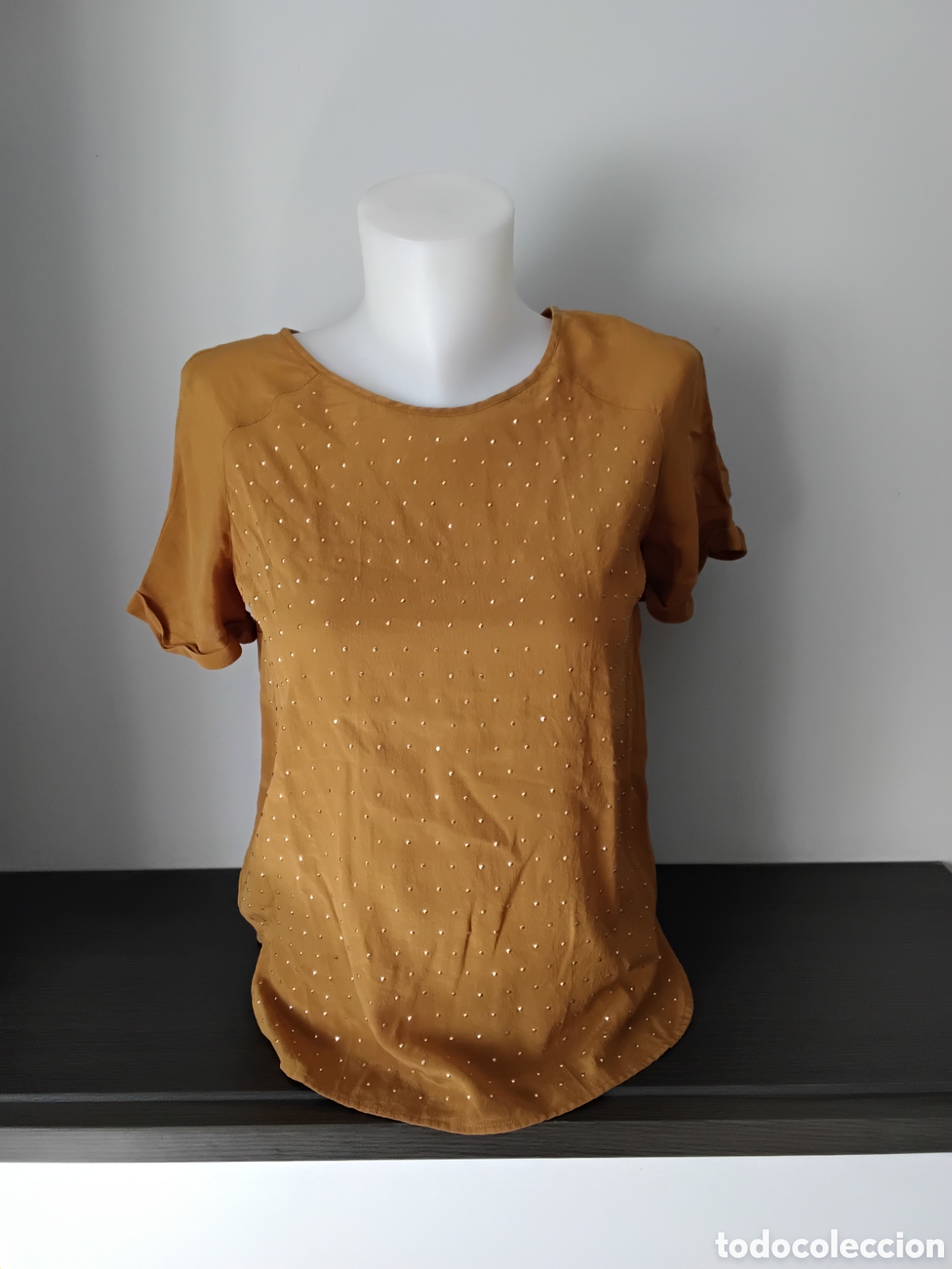 Segunda mano: Blusa Mostaza Zara Abalorios Dorados