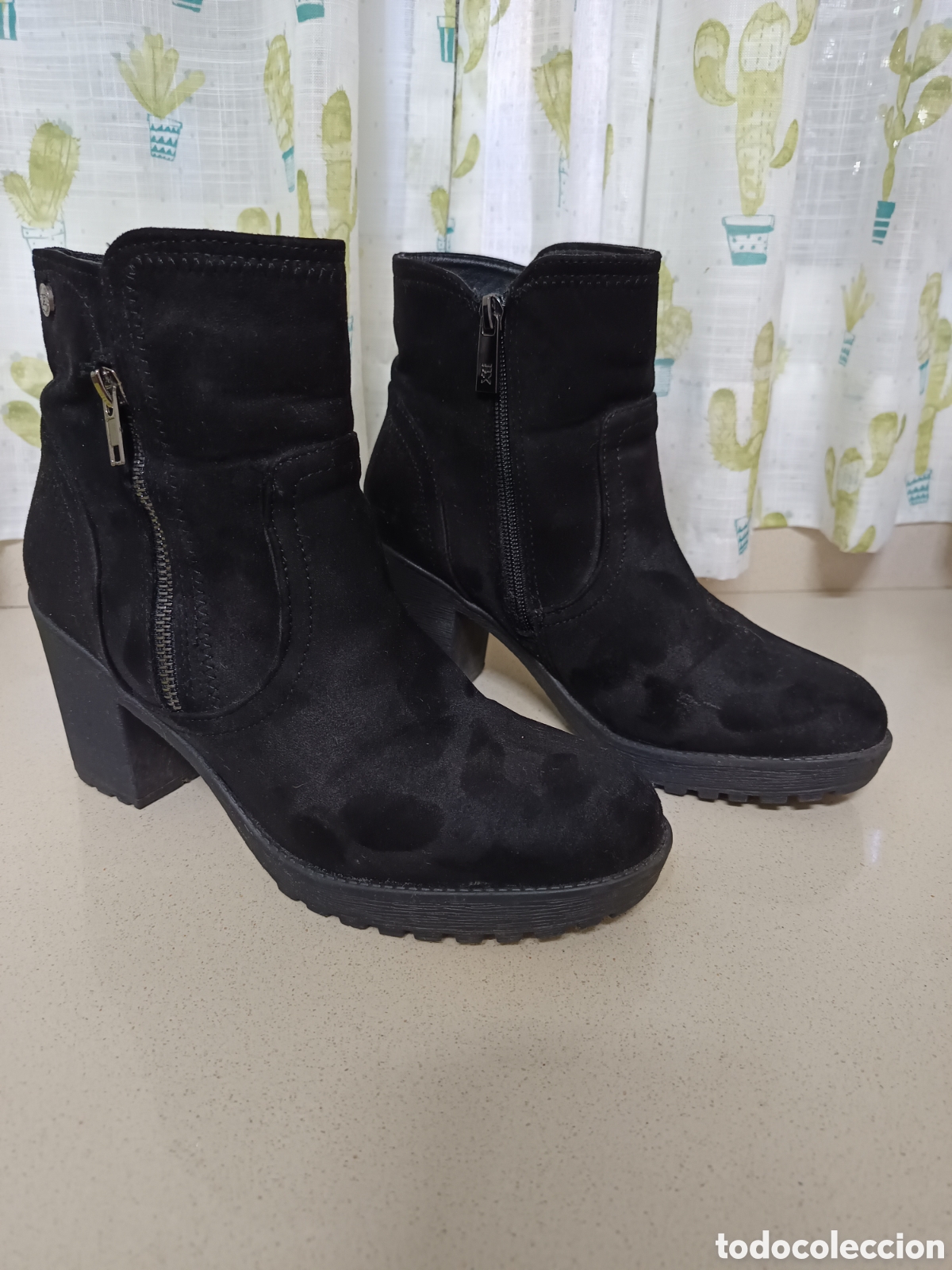 Segunda mano: Bot&iacute;n de mujer negro Xti Basic. Talla 39