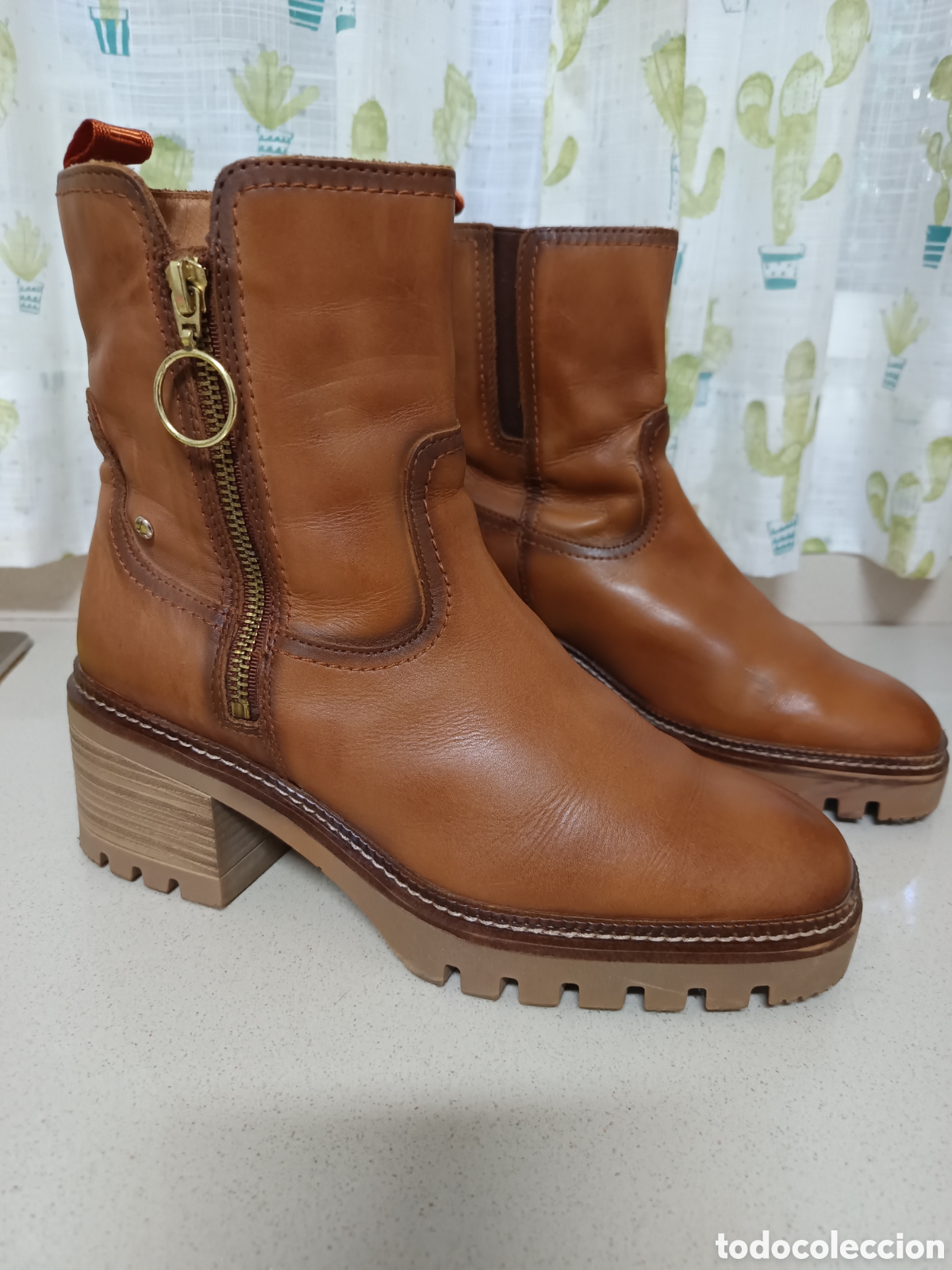 Segunda mano: Botines Pikolinos Talla 38 tac&oacute;n medio y suela dentada, marr&oacute;n, seminuevos.