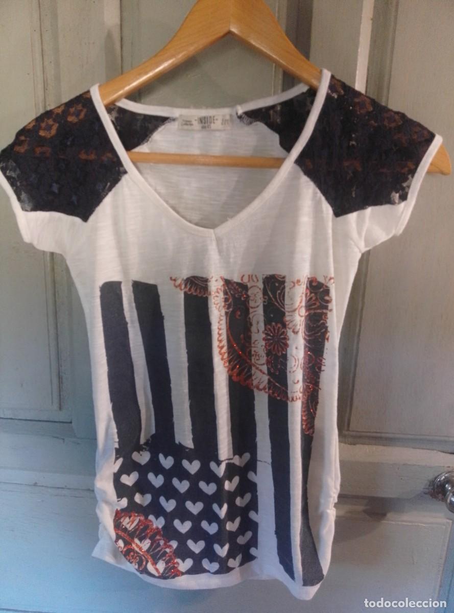 Segunda mano: Camiseta manga corta ajustada. A&ntilde;os 2000. Hombros con encaje. Inside. Talla XS