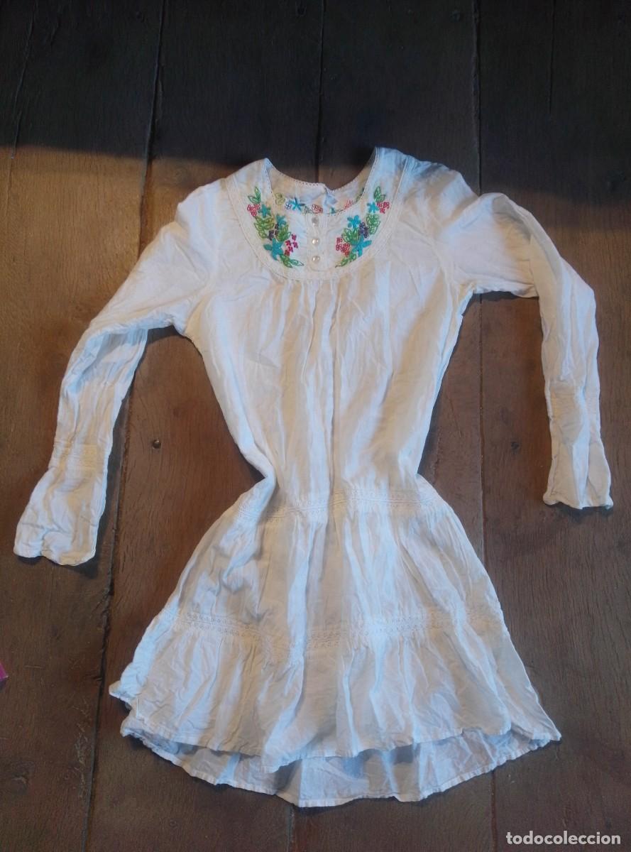 Segunda mano: Vestido bohemio blanco de algod&oacute;n. Con bordados.
