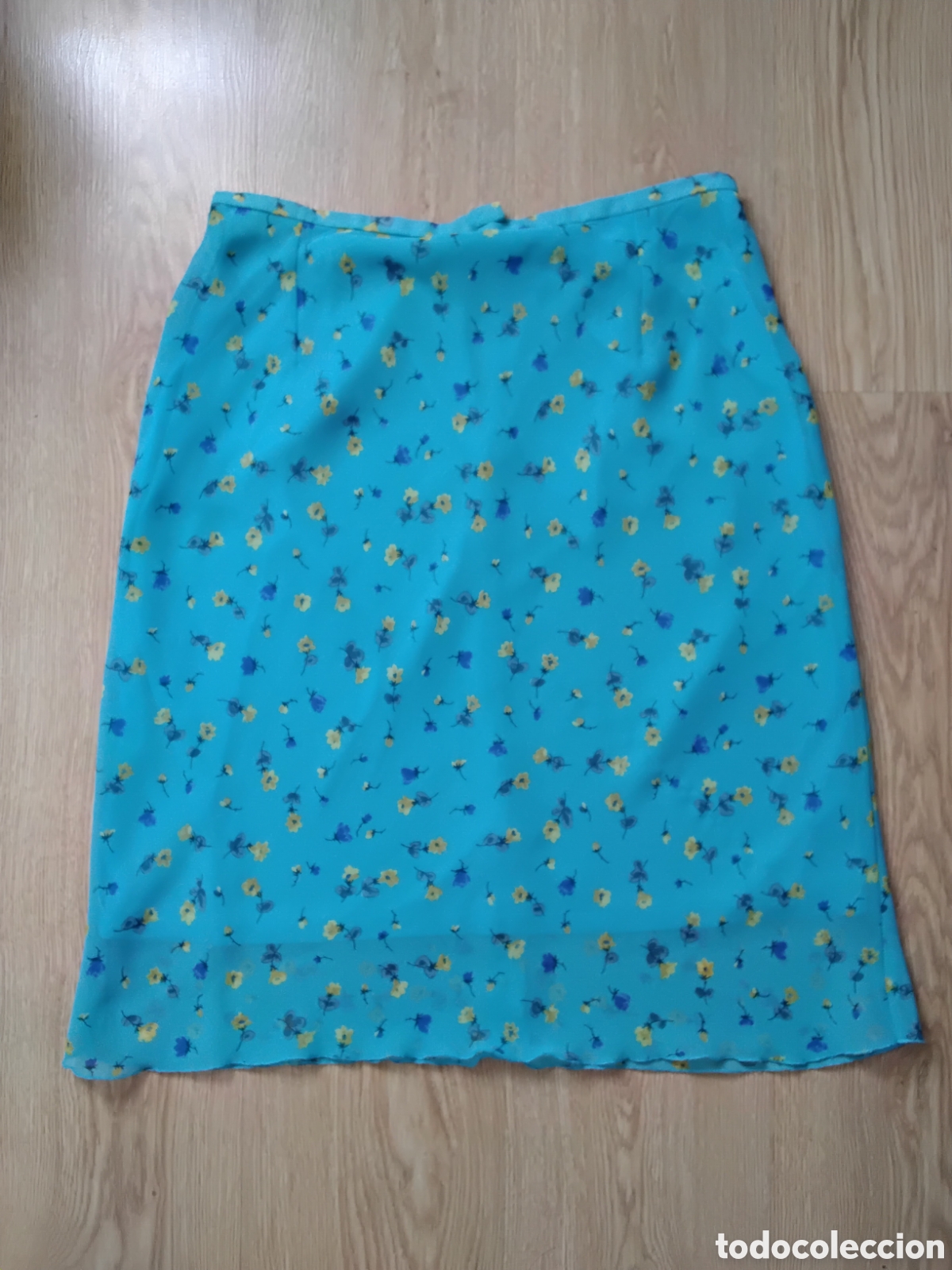 Segunda mano: Falda Azul con Flores Amarillas