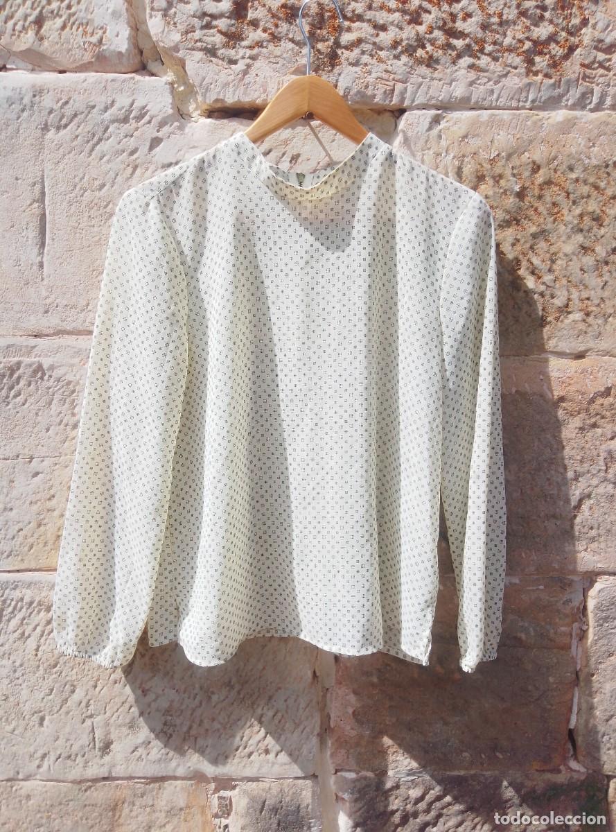 Segunda mano: Camisa blusa blus&oacute;n sin botones, estampada. Sfera casual. Talla M