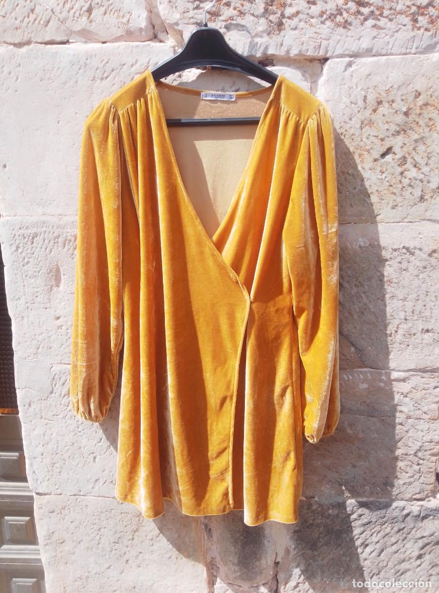 Segunda mano: Vestido terciopelo estilo kimono. Escote V. Mostaza. Pull&Bear.