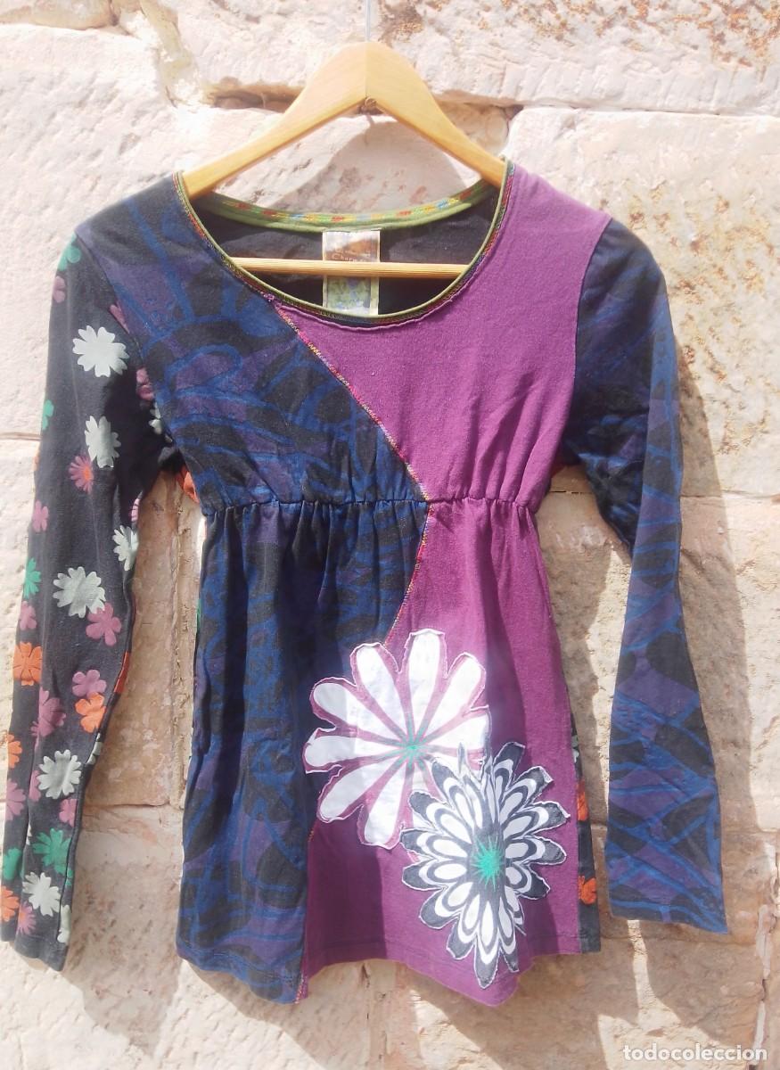 Segunda mano: Original y colorida camiseta Charm's. Manga larga. Talla S