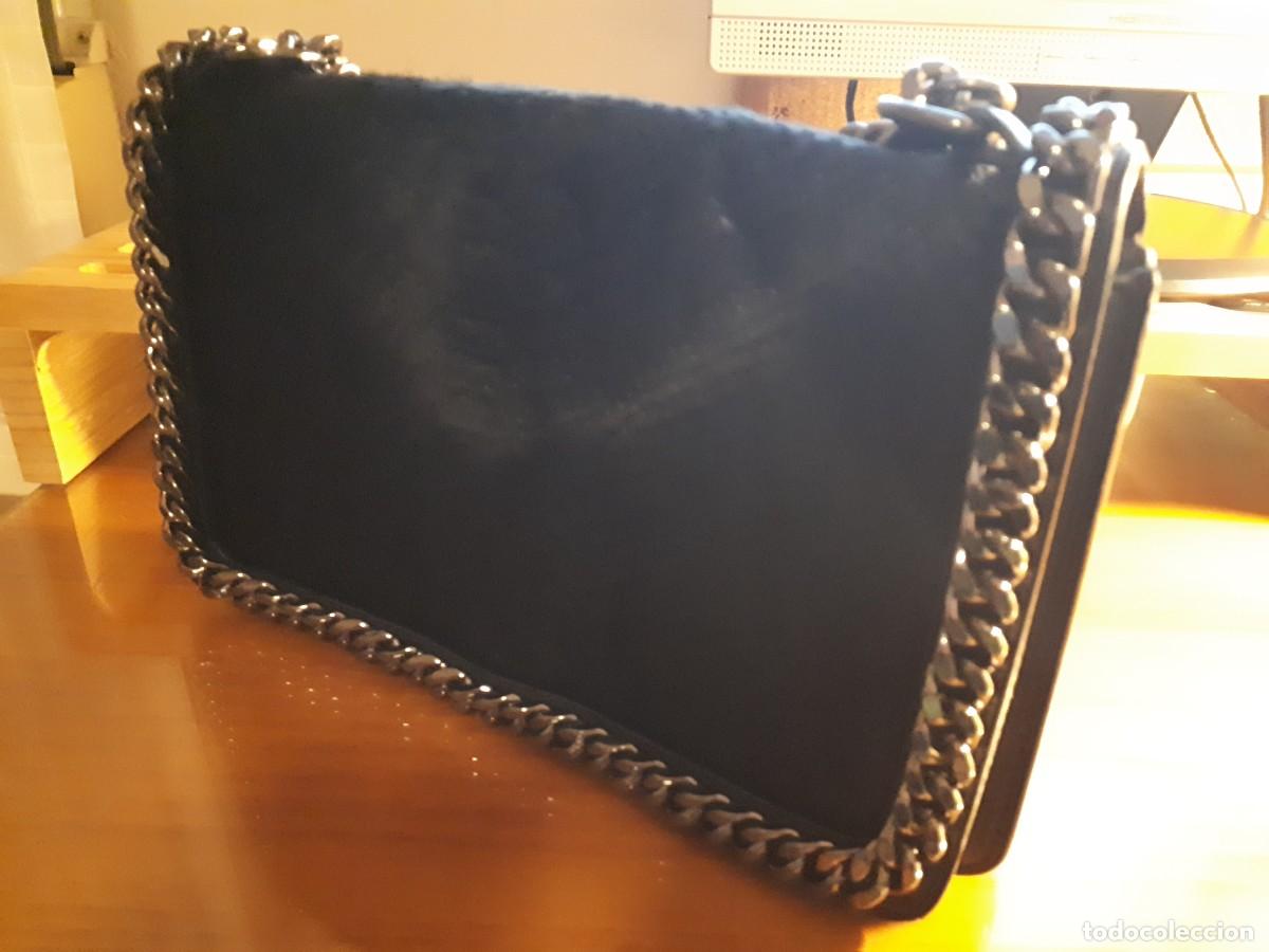 Segunda mano: CLUTCH BOLSO EN PIEL Y CADENA MET&Aacute;LICA - ZARA WOMAN