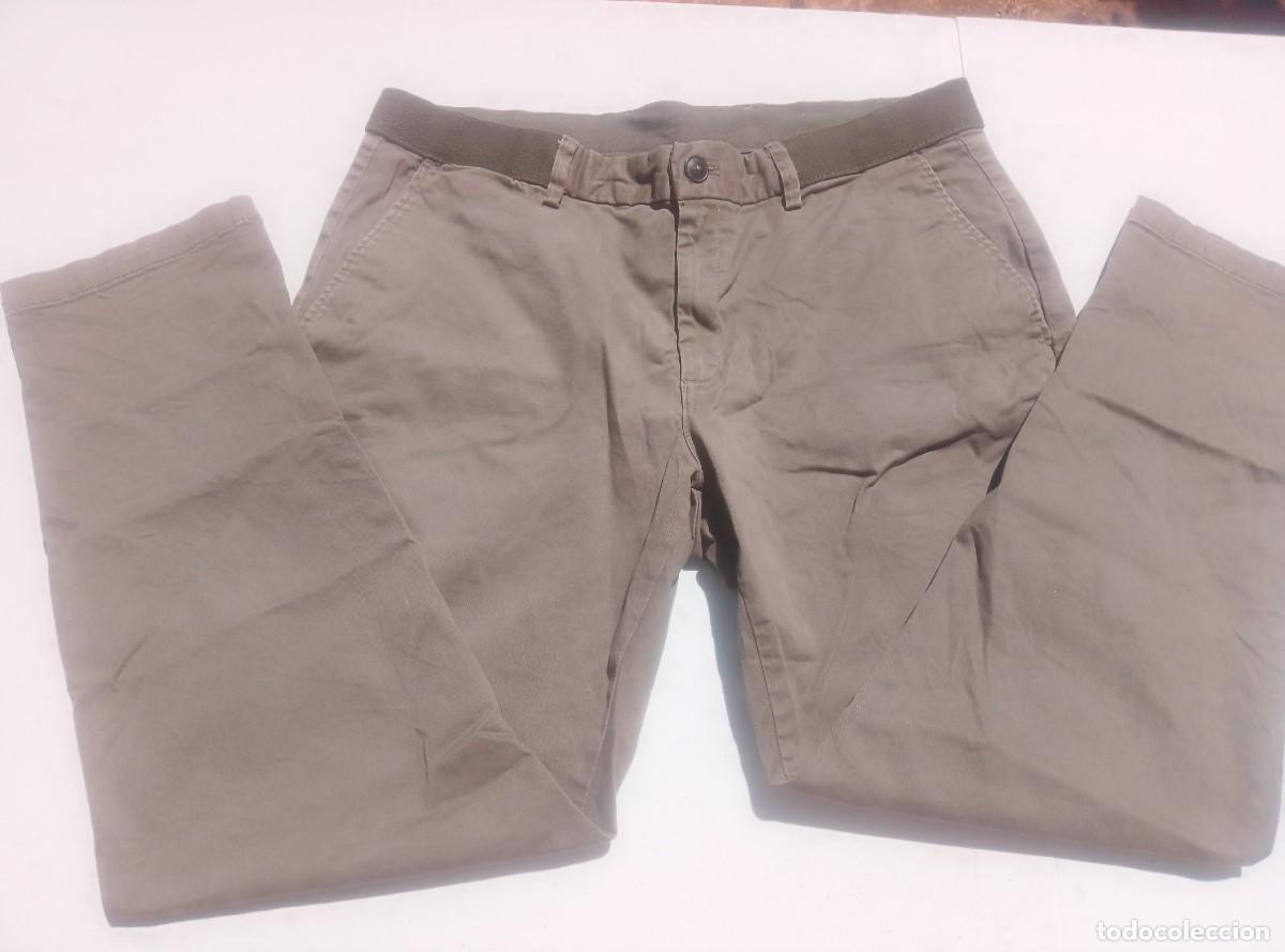 Segunda mano: Pantalones caquis tipo chino. Mango. Talla 46