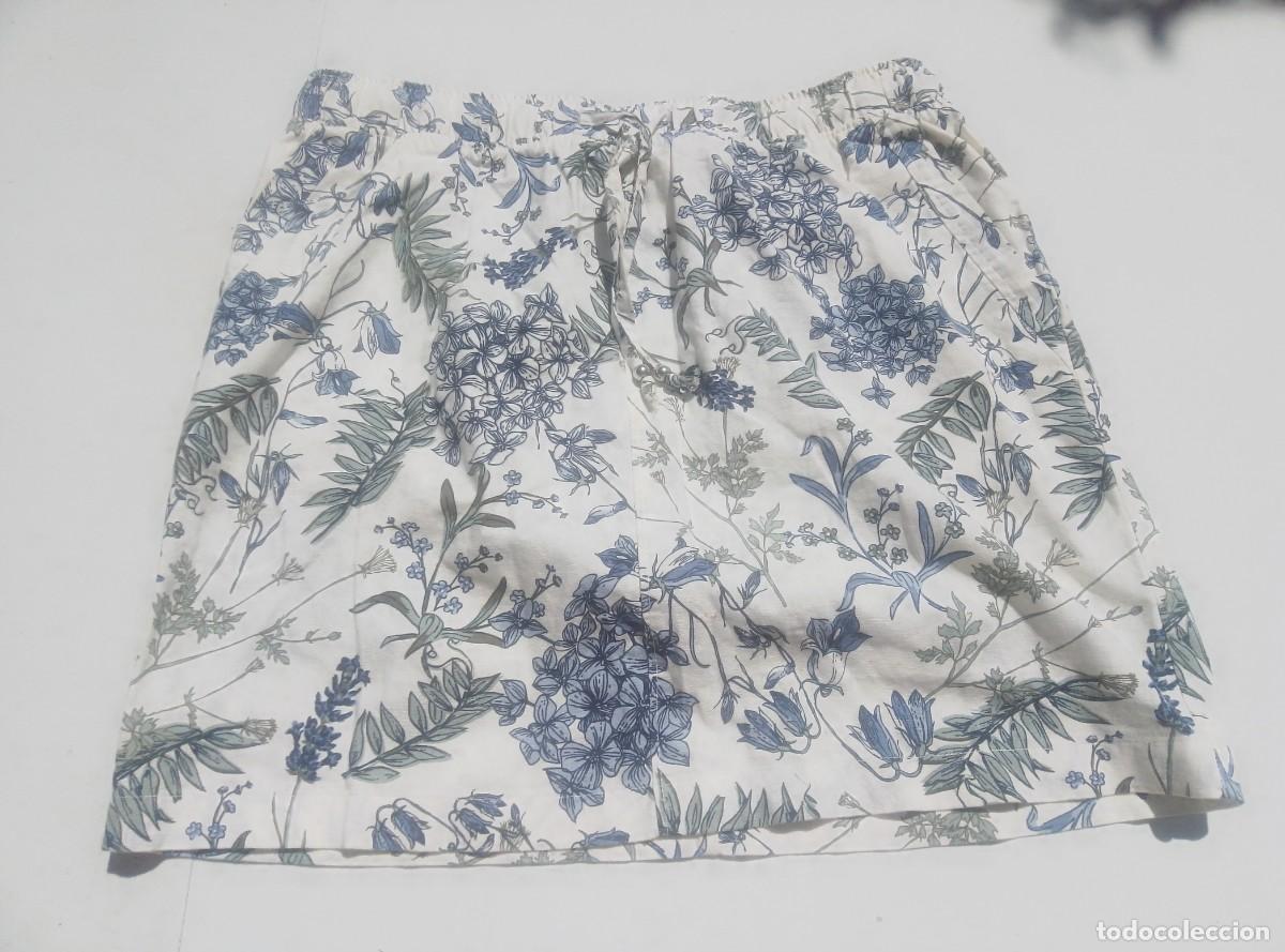 Segunda mano: Falda corta con estampado floral. Esmara. Talla L