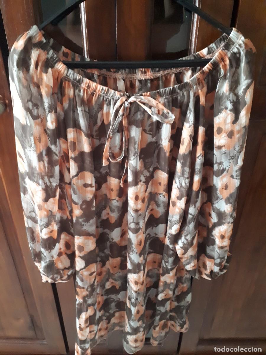 Segunda mano: BLUS&Oacute;N GASA TRANSPARENTE ESTAMPADO FLORAL - TALLA &Uacute;NICA