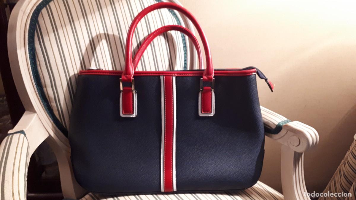 Segunda mano: BOLSO POLIPIEL AZUL ROJO Y BLANCO.