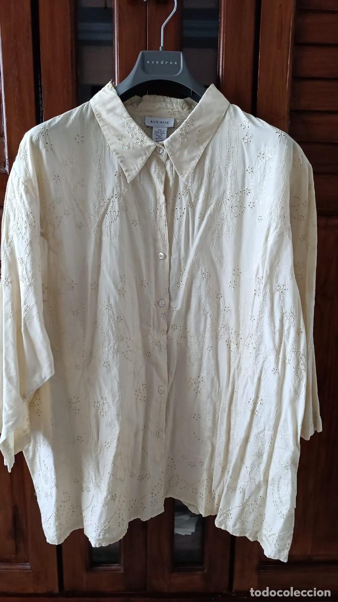 Segunda mano: CAMISA SE&Ntilde;ORA BEIGE BORDADA - AVENUE -TALLA 30/32