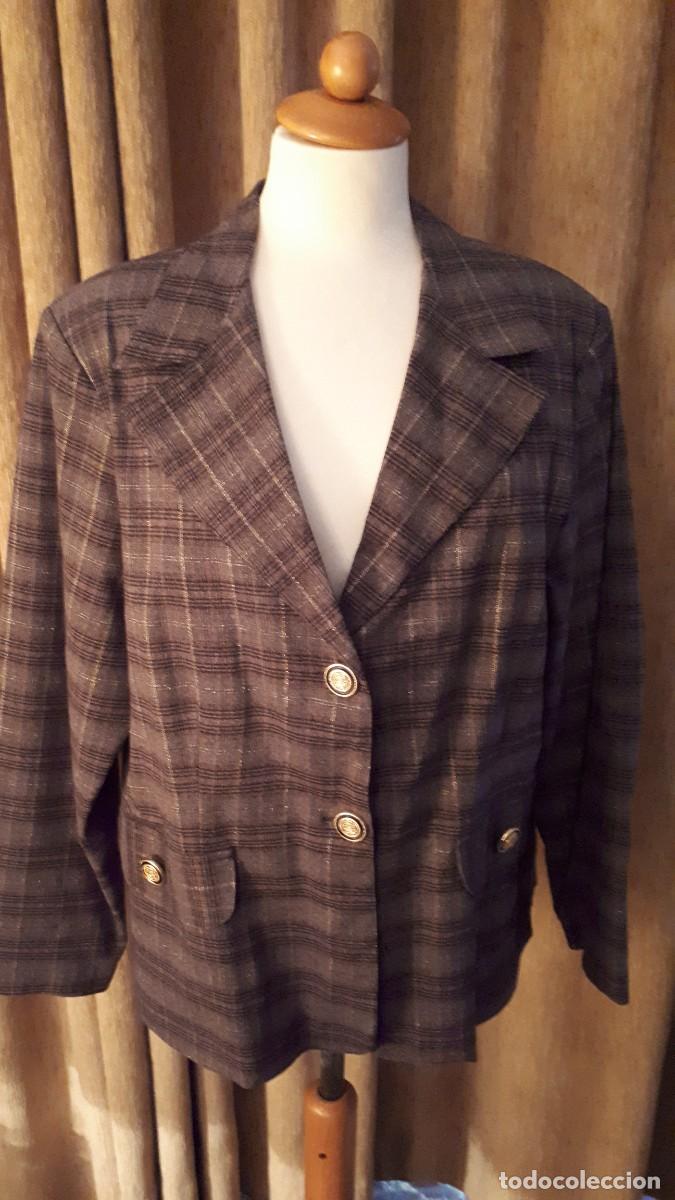 Segunda mano: CHAQUETA SE&Ntilde;ORA CUADROS HILOS DORADOS - TALLA XL.