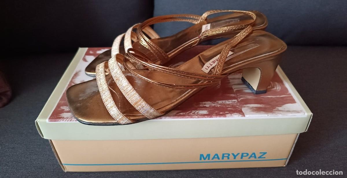 Segunda mano: SANDALIAS DORADAS PASSINETTI N&Uacute;M. 38.