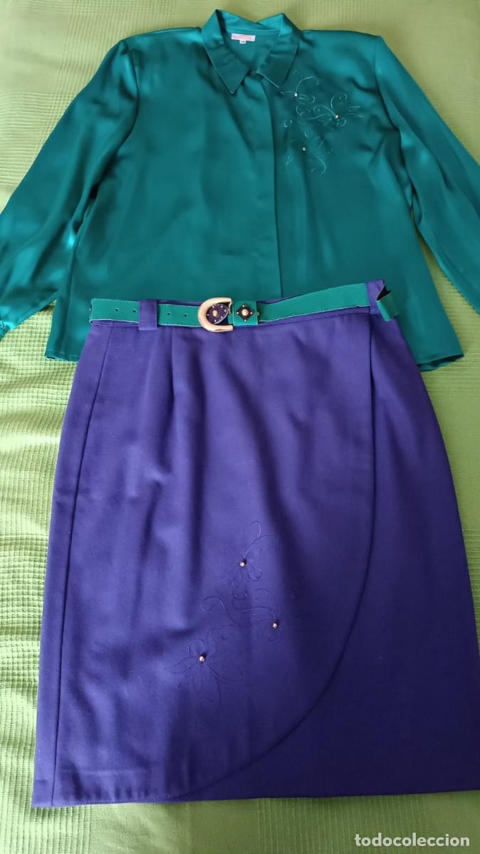 Segunda mano: CONJUNTO BLUSA Y FALDA CON CINTUR&Oacute;N - APRILE - TALLA 48