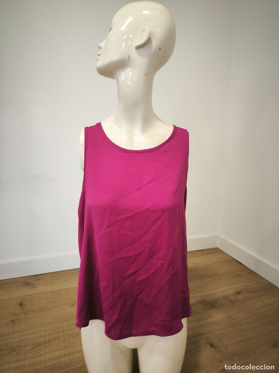 Segunda mano: Top Sin Mangas Fucsia Talla L &ndash; Fluido, Fresco Y Con Un Color Que No Pasa Desapercibido