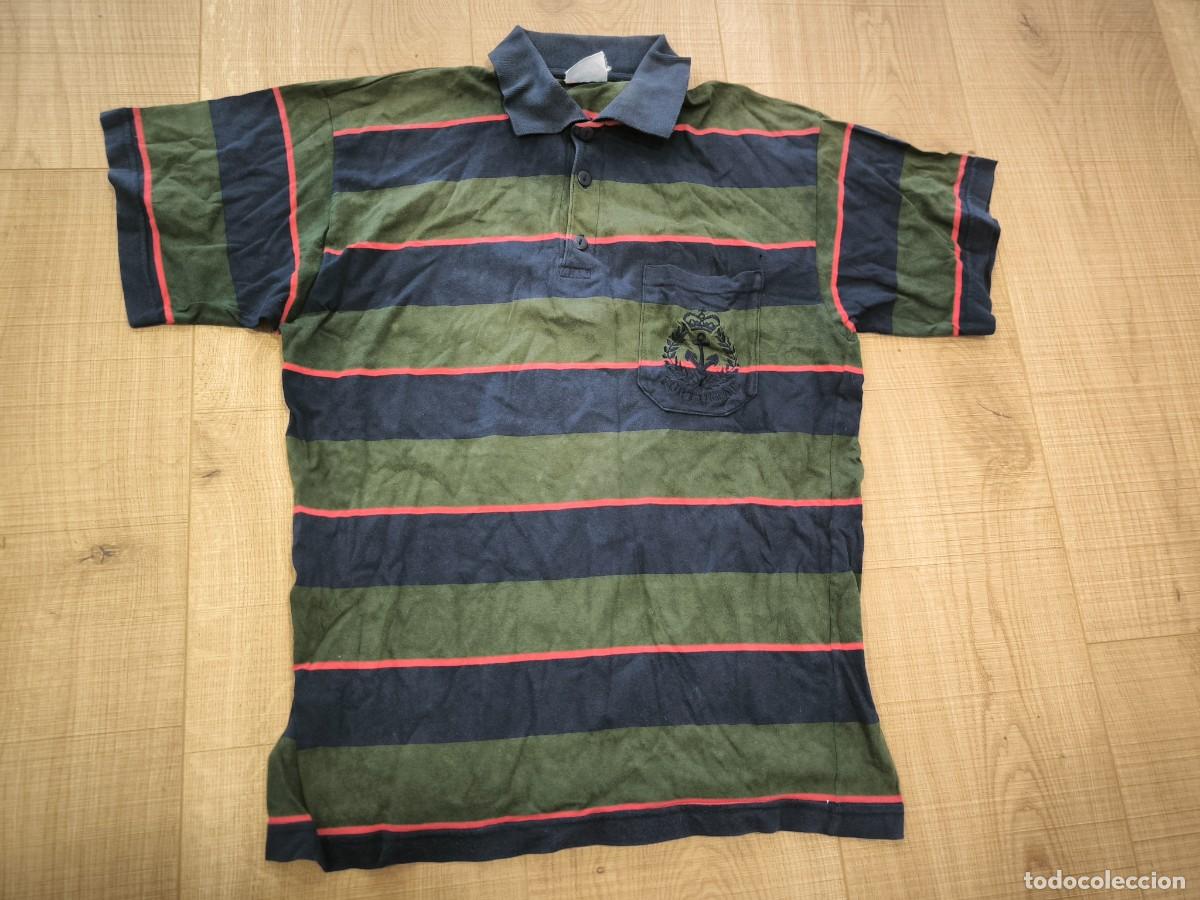 D'Occasion: Polo A Rayas Verde, Azul Marino Y Rojo Talla M &ndash; Escudo Bordado Portugal, Estilo Cl&aacute;sico Bolsillo