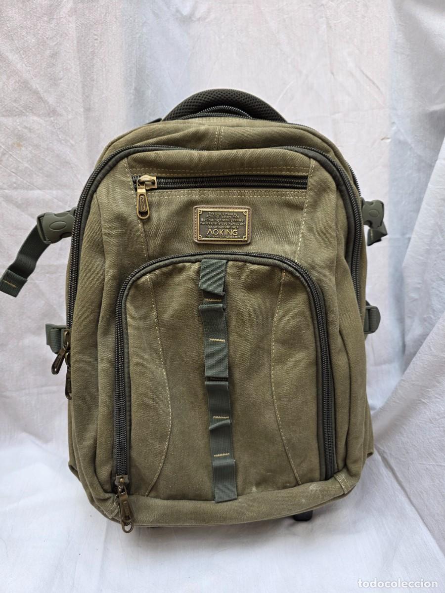 Segunda mano: Mochila con ruedas de lona AOKING verde caqui estilo militar