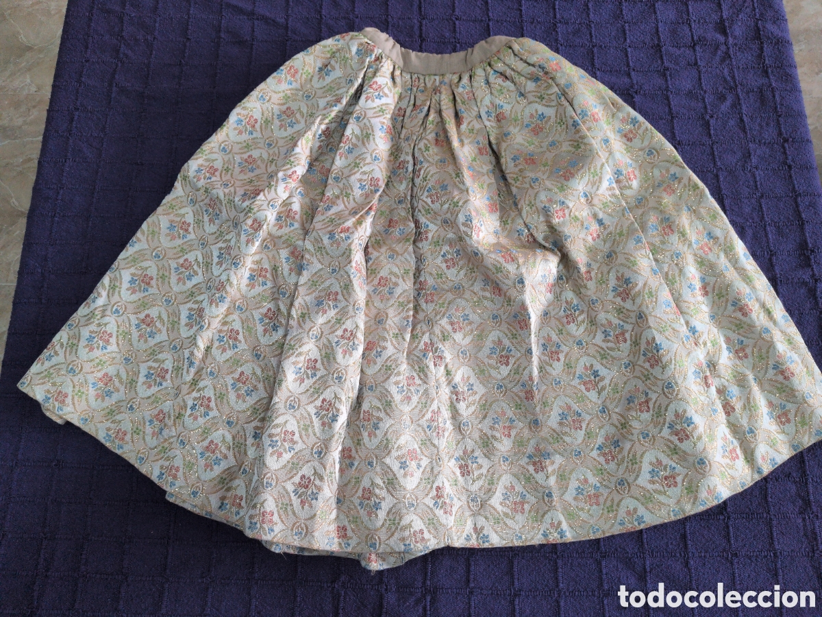 Seconda Mano: Falda de fallera tradicional de Alicante, con un dise&ntilde;o floral vibrante