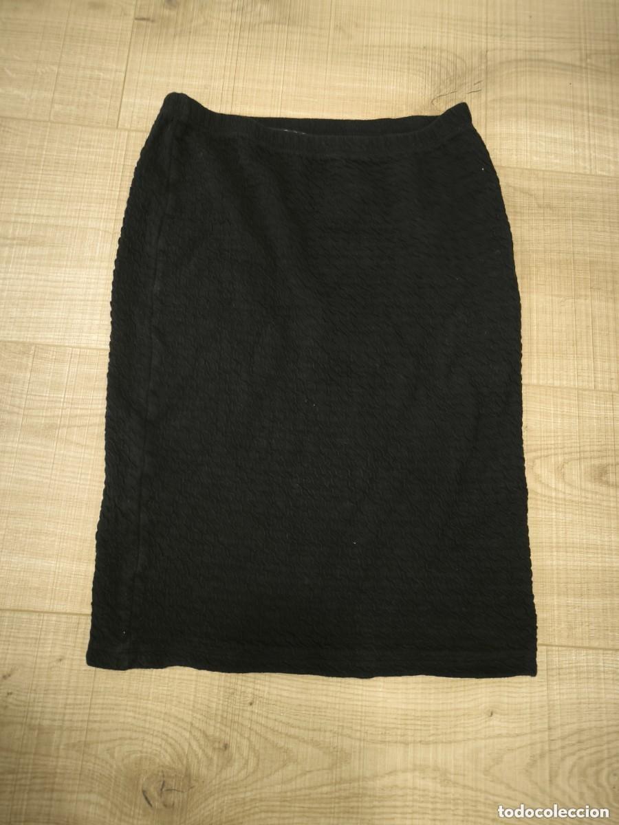 D'Occasion: Falda Negra Tubo Texturizada Talla 40 &ndash; Elegancia Y Tejido Con Relieve Para Estilizar