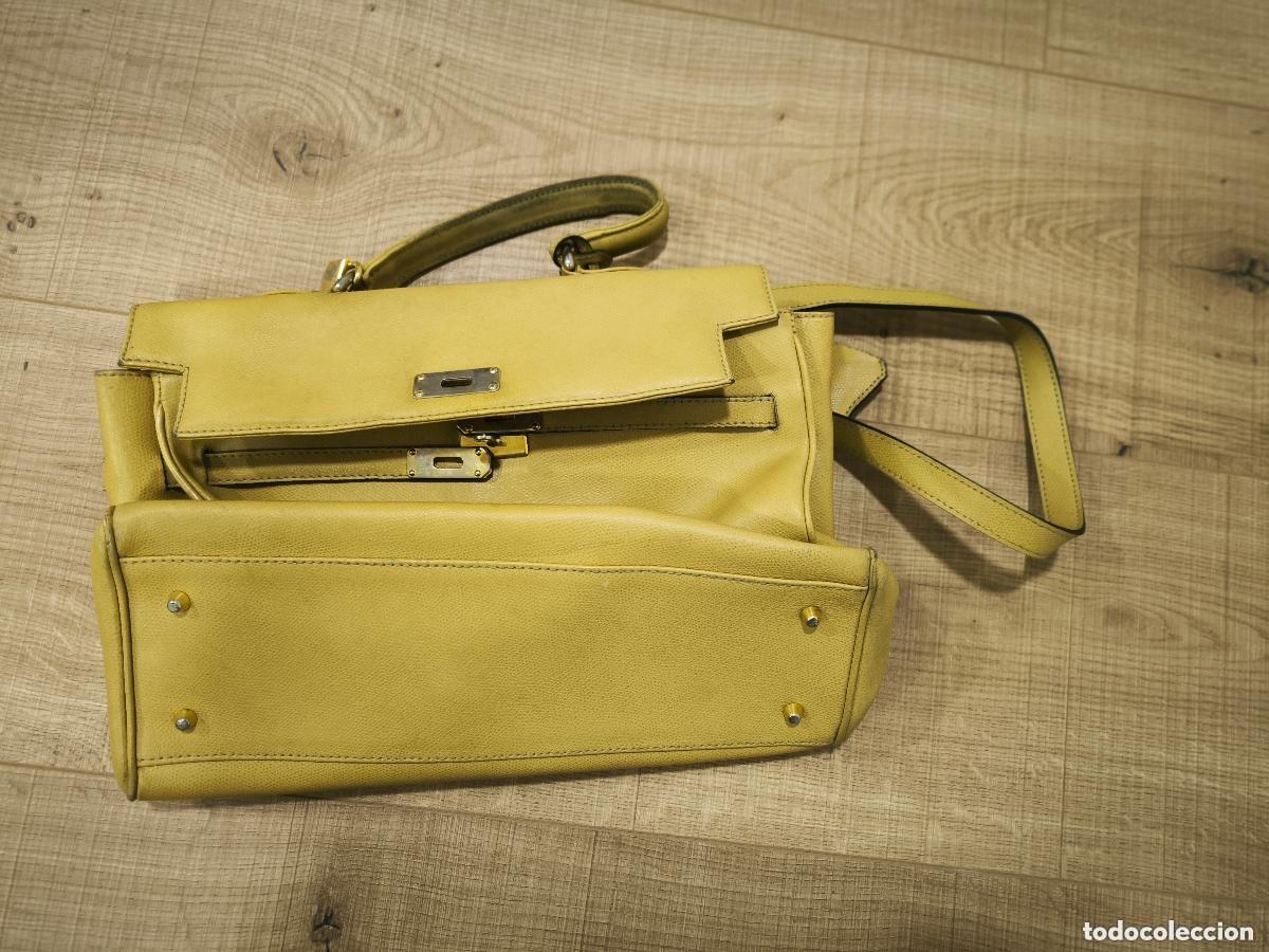 D'Occasion: Bolso Tipo Kelly Amarillo Con Asa Y Bandolera &ndash; Estilo Elegante Atemporal &ndash; Cierre Met&aacute;lico