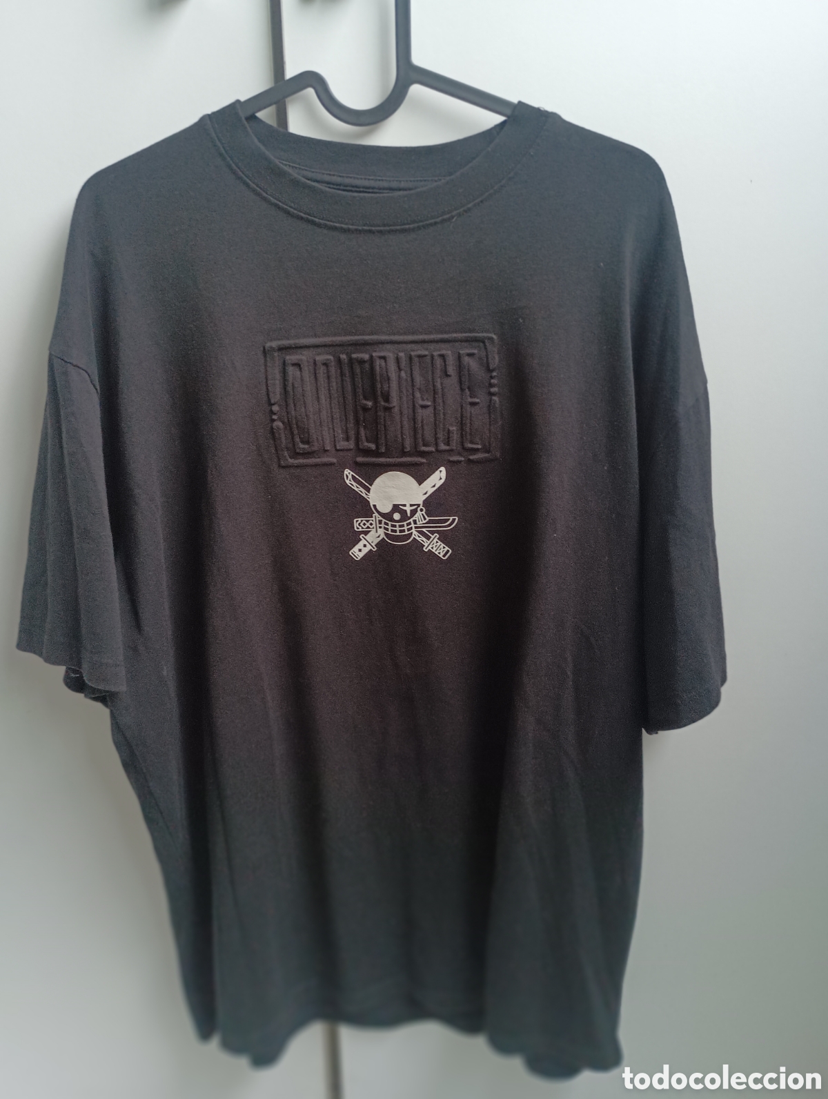 Segunda mano: Camiseta ONE PIECE Roronoa Zoro de Pull&Bear. Talla L. Buen estado. Poco uso.