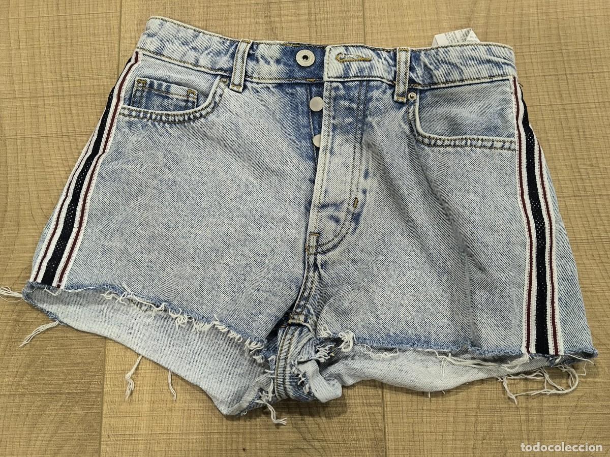 D'Occasion: Shorts Vaqueros Bershka Talla 36 Con Banda Lateral &ndash; Pantal&oacute;n Corto Denim Deshilachado
