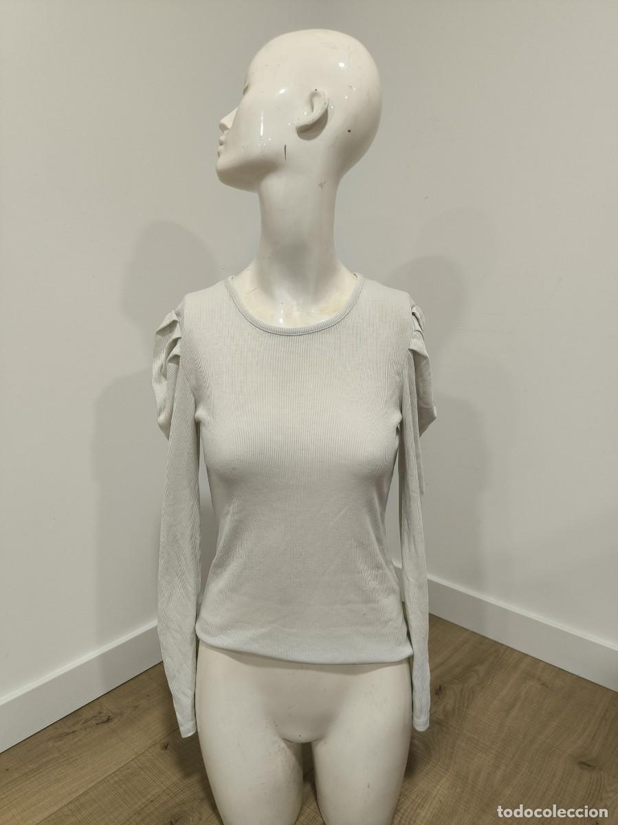 D'Occasion: Camiseta Top Blanco Bershka Talla S &ndash; Volantes en Hombros Estilo Femenino