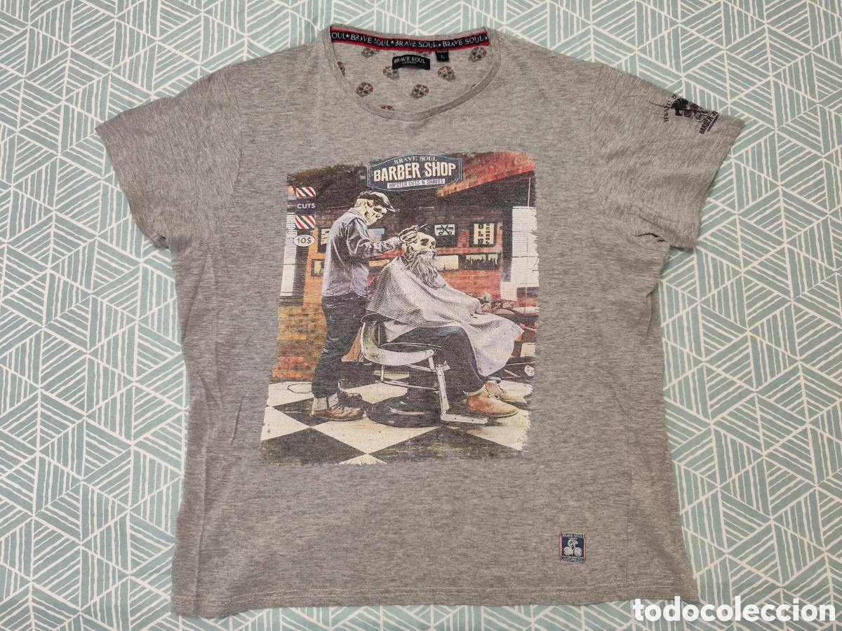 Segunda mano: Camiseta Brave Soul Barber Shop Calaveras. L