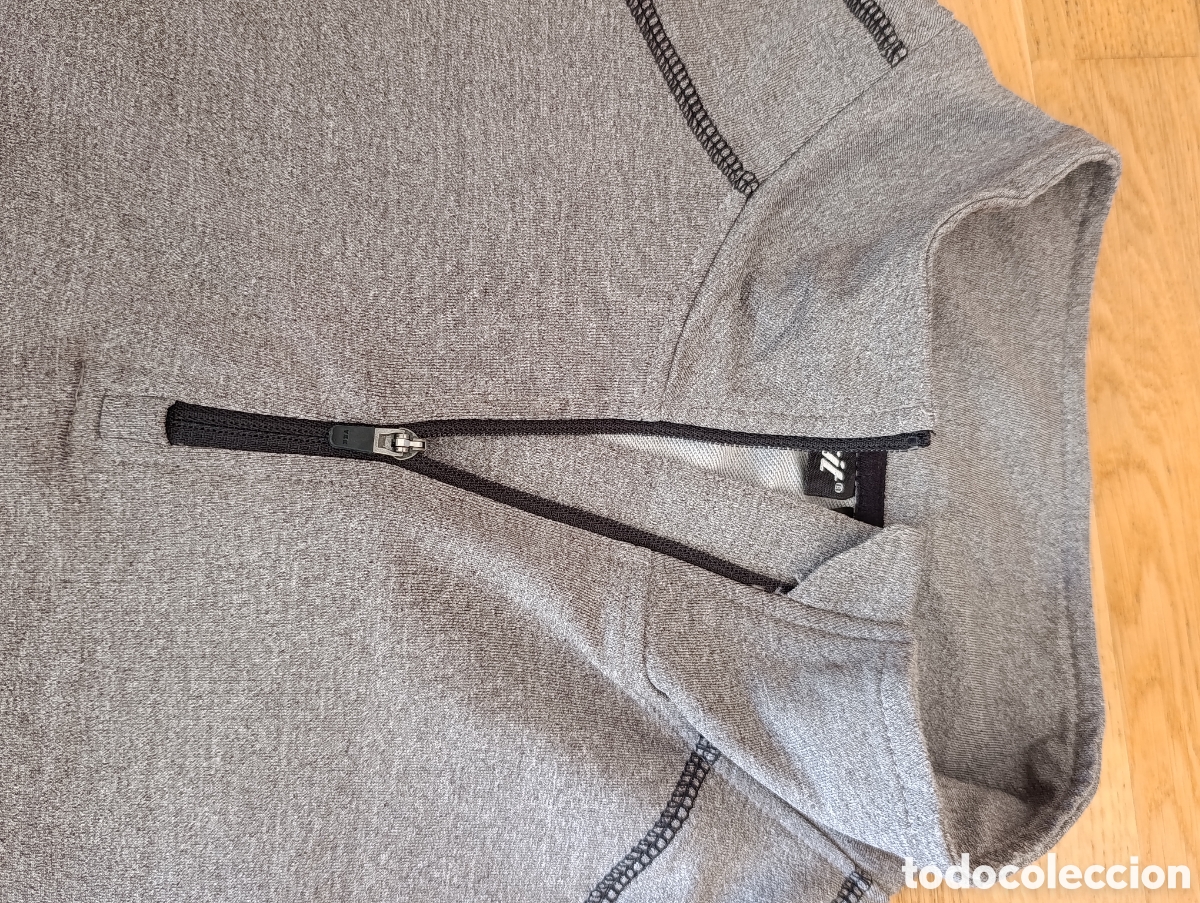 Segunda mano: Jersey de deporte en tonos grises